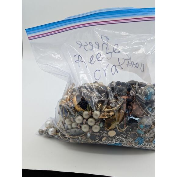 ‘Reese’ Repurpose/Craft/Possible Wearable Over 4 Pounds Mystery Jewelry Bag - Picture 5 of 8